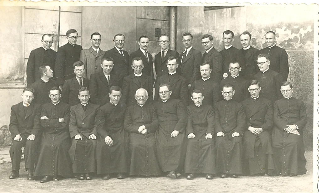 P Ignác Stuchlý zakladatel saleziánů u nás a zprava P Václav Mrtvý ředitel ve Fryštáku