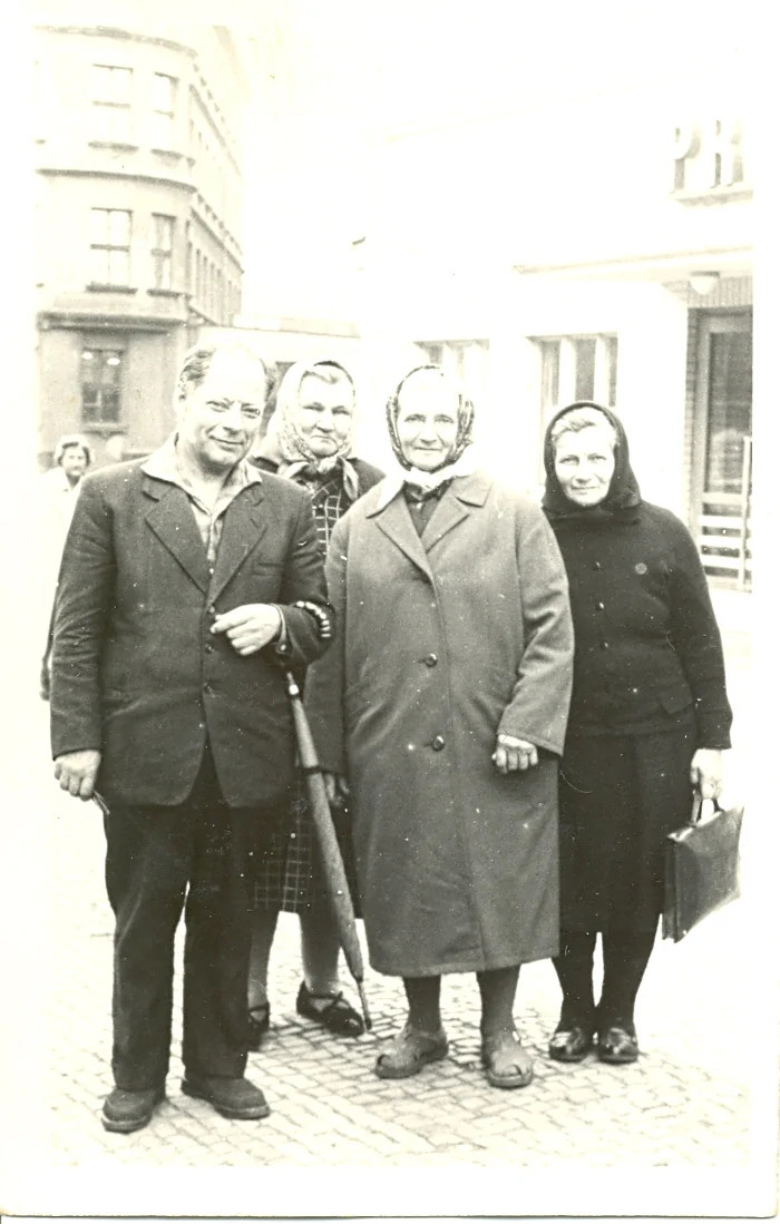 P Václav se sestrami a švagrovou