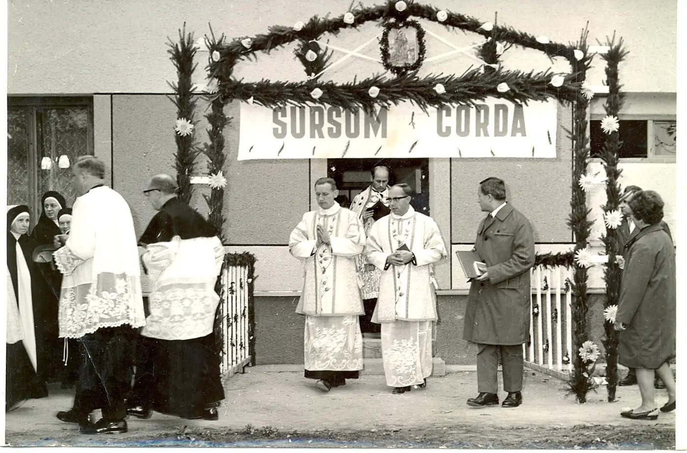 Primiční mše svatá 19. října 1969, dva roky po tajném kněžském svěcení 8. března 1967
