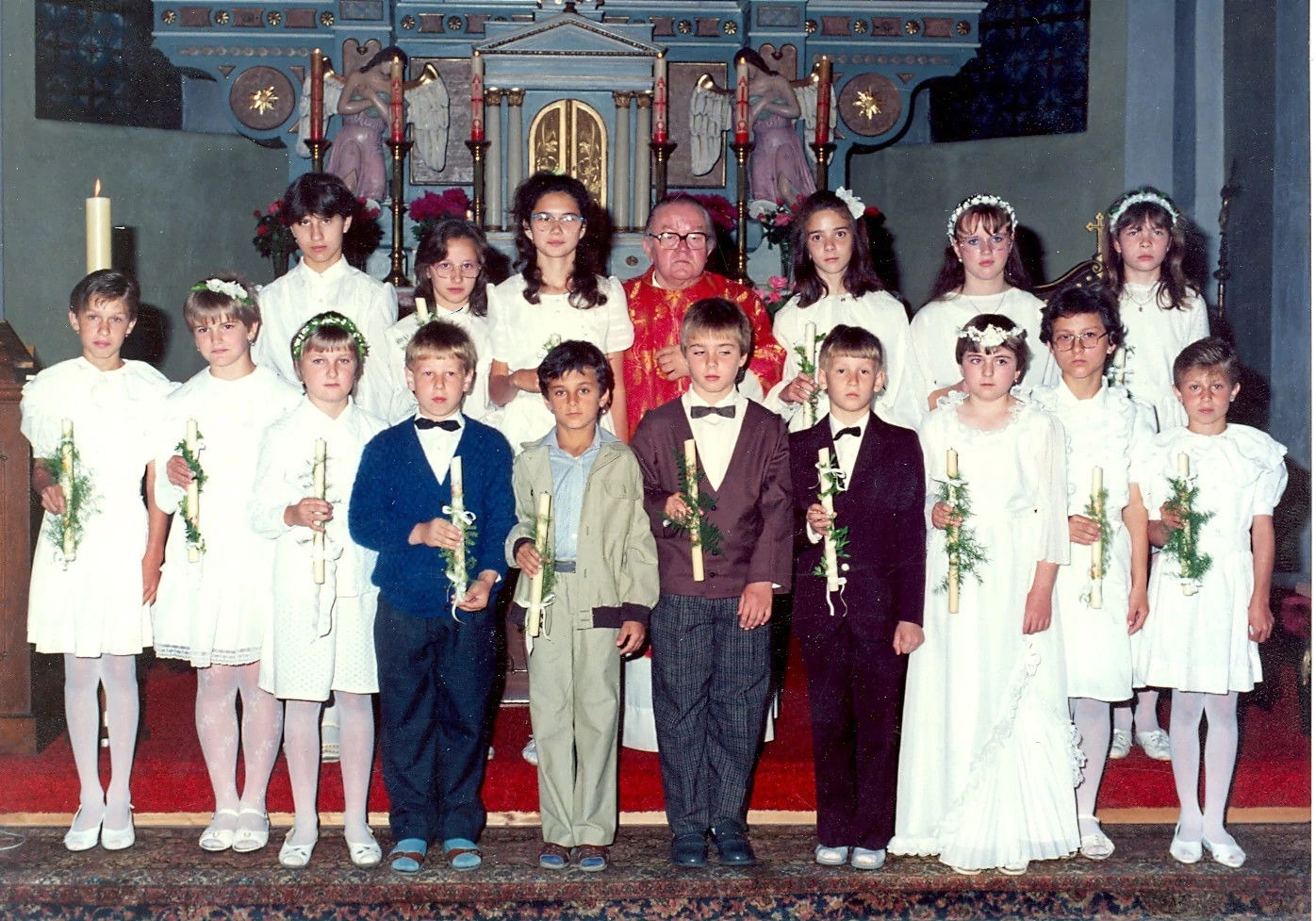 rok 1992 po uvolnění náboženských poměrů po sametové revoluci náznak náboženské euforie